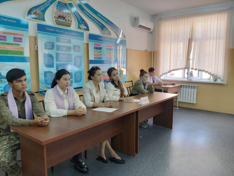 "Болашақ жастарды тәрбиелеуде рухани құндылықтарды дәріптеу маңызды ма?" тақырыбында дебат ойыны өткізілді.
