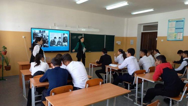 Қазақ халқының даңқты ұлдарының бірі, генерал- майор Сабыр Рахымов" тақырыбында әдеби тарихи сағат өтті.